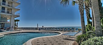 Welcome to Majestic! Beach Supplies provided, Free WiFi! 