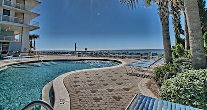 Welcome to Majestic! Beach Supplies provided, Free WiFi!