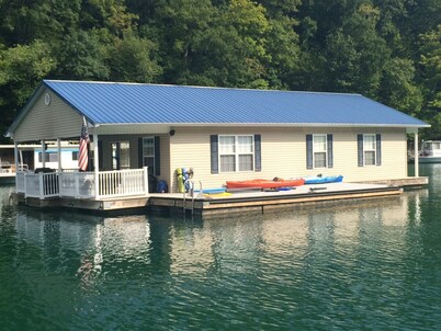 Attitude Adjustment Beautiful Floating Home on Scenic Norris Lake