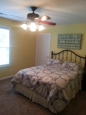 4 bedrooms, WiFi, bed sheets - Attitude Adjustment Beautiful Floating Home on Scenic Norris Lake (La Follette)