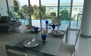 Dining - Luxury & Comfort Steps from the Beach- 2 Pools! Family Friendly & Gourmet Cook! (Cartagena)