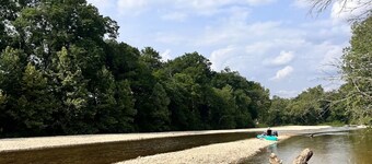 Little Sugar Farmhouse... an Idyllic Creekside retreat on a heritage farm