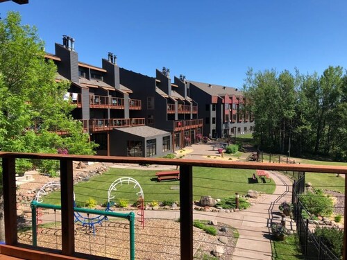 SKI-OUT & IN! Hike, bike, fish, golf, beautiful Lake Superior N Shore/Sleeps 2+