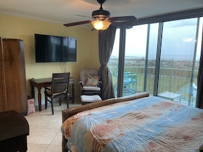 4 habitaciones, acceso a internet y ropa de cama