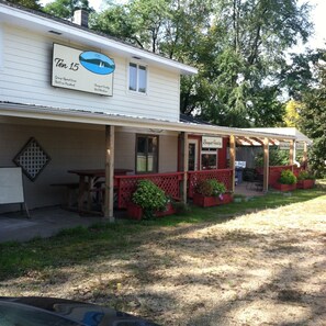 Exterior - Group comfort and style on the Great River Highway of Western Wisconsin (Pepin)