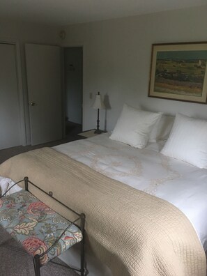 3 bedrooms, Internet, bed sheets - Group comfort and style on the Great River Highway of Western Wisconsin (Pepin)