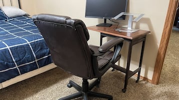3 bedrooms, desk, free WiFi, bed sheets