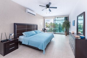 3 bedrooms, in-room safe, WiFi, bed sheets