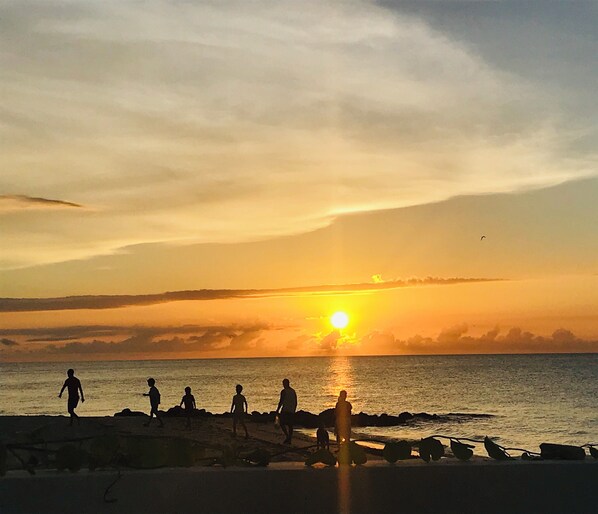 On the beach, sun loungers, beach towels - VIDA Chelem- MAR vacation property (Chelem)