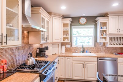 Monterey County Seaside, Bungalow minutes from the Ocean !