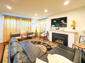 Smart TV, fireplace, stereo