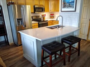 Frigorifero, microonde, forno, piano cottura