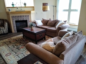 TV, caminetto, videogiochi