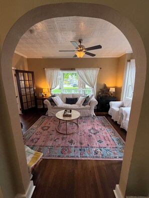 TV, fireplace, video-game console, DVD player