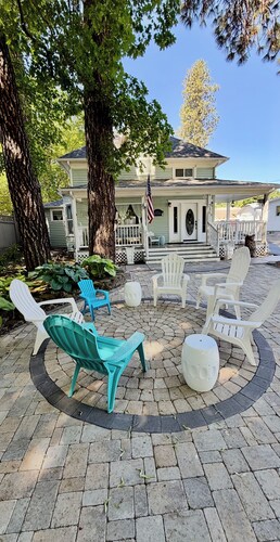Downtown Coeur d’ Alene Charmer- 7 Blocks To Beach! 