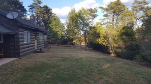 Property grounds - Pine Cone Cabin at Fort Valley (Fort Valley)
