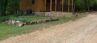 Cabine 1 chambre, 4 couchages. Animaux acceptés. La propriété est sur la rivière Brazos.