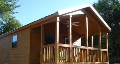 1 bedroom cabin, sleeps four. Pet friendly. Property is on Brazos River.