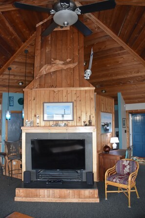 Smart TV, DVD player, books, music library - OCEANFRONT☆One level living w/ramp access to house & dune deck. Walk to dining!  (Kitty Hawk)