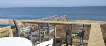 OCEANFRONT☆One level living w/ramp access to house & dune deck. Walk to dining! 