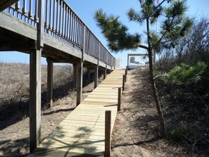 Property grounds - OCEANFRONT☆One level living w/ramp access to house & dune deck. Walk to dining!  (Kitty Hawk)