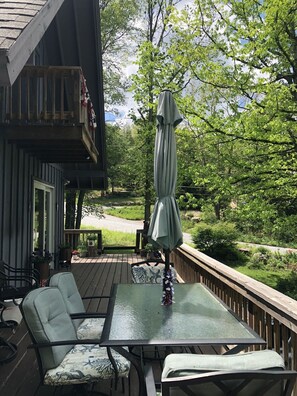 Outdoor dining - lake George Adirondack Chalet  (Lake George)