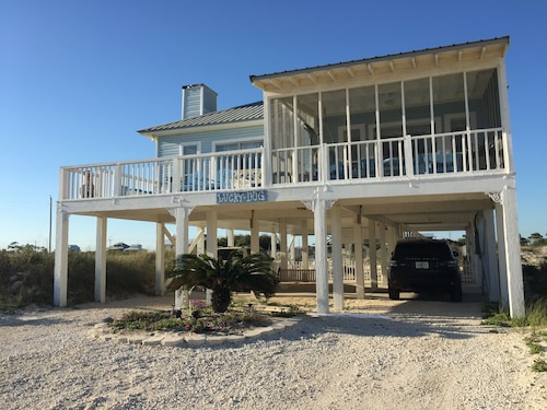 Beach cottage. No pet fee. All breeds welcomed. Kid friendly. Fenced yard. 