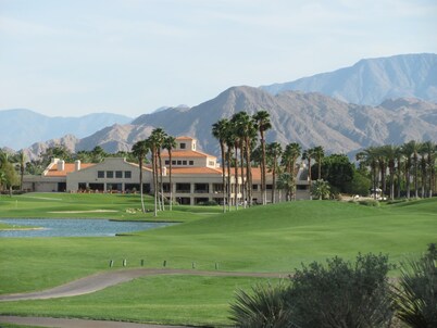 Fantastique Desert Falls Condo avec une touche Tommy Bahama, une vue magnifique
