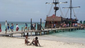 Am Strand, Liegestühle, Strandtücher