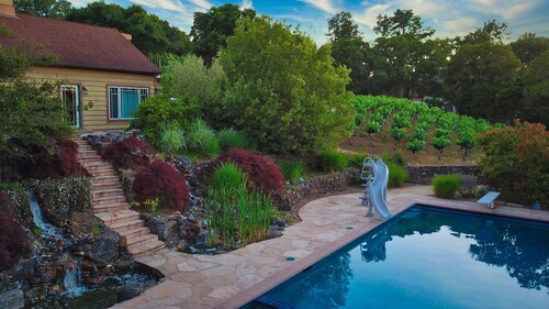 Family-friendly 3BR resort experience on quiet vineyard near Stanford/Palo Alto