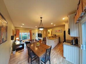 Dining - Family-friendly 3BR resort experience on quiet vineyard near Stanford/Palo Alto (Portola Valley)