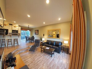 Smart TV, videogiochi, lettore DVD, libri