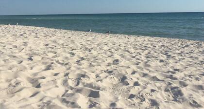 Hermosa casa a 98 pasos de la playa, justo al lado de Thomas Drive