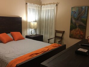 2 makuuhuonetta, silitysrauta/-lauta, ilmainen Wi-Fi, vuodevaatteet