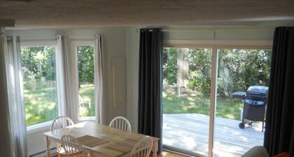 Vineyard Haven, Quiet Setting Just Minutes from Ferry and Bus