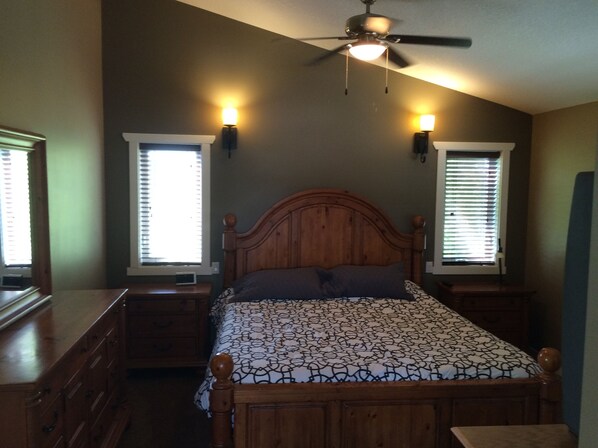 4 bedrooms, iron/ironing board, free WiFi, bed sheets