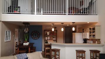 智能电视、壁炉、电子游戏、DVD 播放器