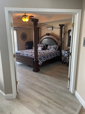 4 bedrooms, desk, iron/ironing board, travel cot