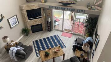 智能電視、壁爐、電子遊戲、DVD 播放機