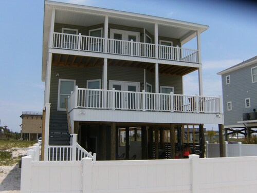 Pensacola Beach, Private Home. 6 bedroom 5 bathroom Home with Private Pool