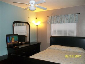 3 bedrooms, iron/ironing board, free WiFi, bed sheets - NEAR LAKE GREGORY~A/C~GORGEOUS VIEWS~HIGH SPEED INTERNET (Crestline)