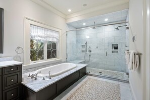 Combined shower/bathtub, hair dryer, towels, toilet paper - 5200 Sq Ft of Luxury! Vanderhorst Home with Private Pool and Hot Tub (Kiawah Island)