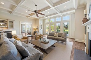 TV, caminetto, tavolo da ping pong