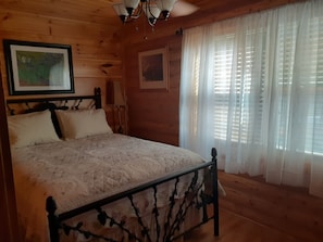 3 bedrooms, iron/ironing board, free WiFi, bed sheets - Private Mountain Hideaway (Andrews)