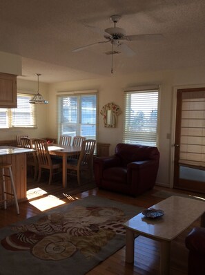 Interior - A Chance For Total Relaxation, Beautiful Sunsets, Beach, Pool, & Golf Access! (Nags Head)