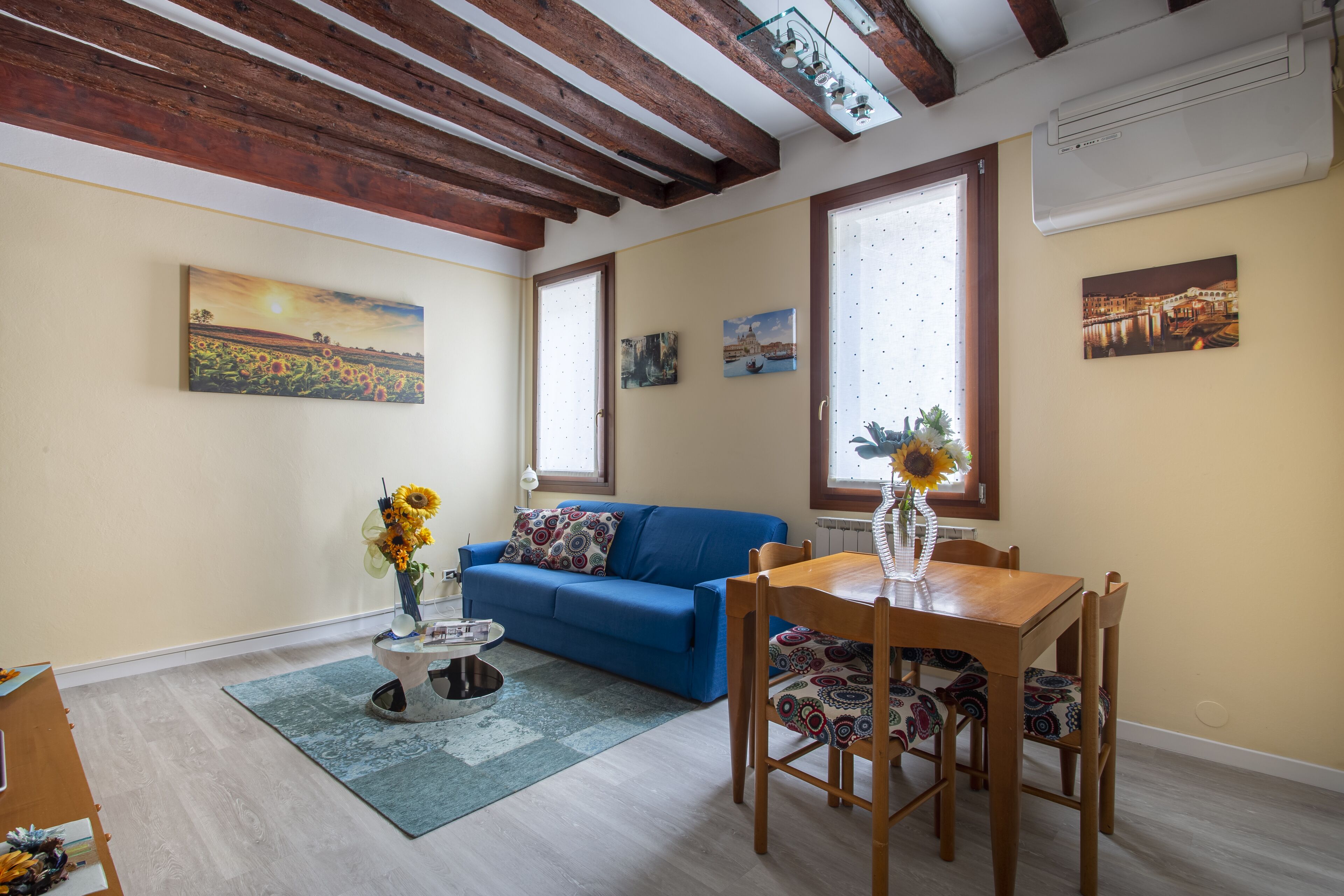 Fernseher, Bücher, Stereoanlage