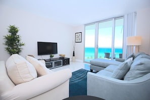 Een televisie en een dvd-speler