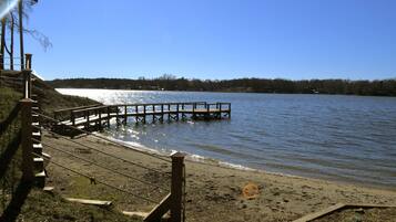 Beach nearby, sun loungers