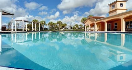 Near Disney and USTA tennis campus - Pool Villa on the Lake - Stunning Views!