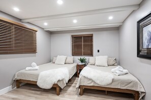3 bedrooms, travel crib, free WiFi, bed sheets